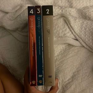 Full seasons of 2,3 and 4 Gossip Girl. DVD. No DVD’s missing
